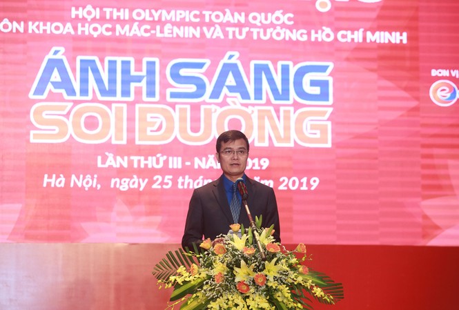 Khởi động Hội thi 'Ánh sáng soi đường' lần thứ III, năm 2019 Bí thư T.Ư Đoàn, Chủ tịch T.Ư Hội SVVN Bùi Quang Huy phát biểu khai mạc Hội thi "Ánh sáng soi đường" lần thứ III, năm 2019.