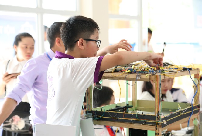 Trao 7 giải Nhất Hội thi Tin học trẻ toàn quốc lần thứ 25 Các thí sinh trình bày sản phẩm sáng tạo tại Hội thi Tin học trẻ toàn quốc lần thứ 25, năm 2019.