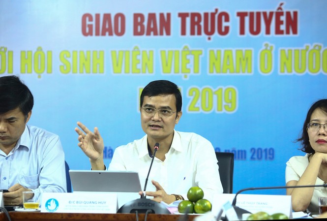 Nhiều hoạt động thiết thực của sinh viên Việt Nam ở nước ngoài hướng về Tổ quốc Anh Bùi Quang Huy, Bí thư T.Ư Đoàn, Chủ tịch T.Ư Hội SVVN. T.Ư Hội SVVN chủ trì buổi giao ban trực tuyến. Ảnh: Bảo Anh