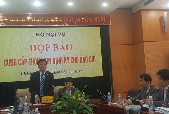 Bộ Nội vụ thông tin việc cả nhà làm quan Bộ Nội vụ tổ chức họp báo định kỳ
