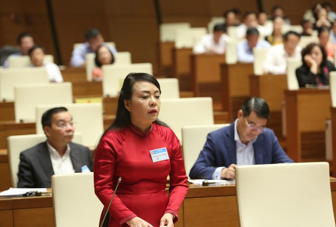 Tranh luận với Bộ trưởng Y tế về “dịch bệnh do thời tiết” Bộ trưởng Bộ Y tế Nguyễn Thị Kim Tiến. Ảnh Như Ý