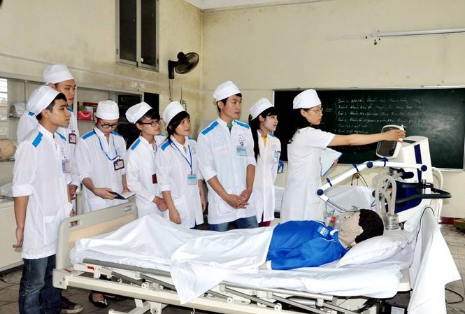 Đại phẫu nhân lực y tế, tiết kiệm chục nghìn tỷ ngân sách Đổi mới theo hướng phân cấp tự chủ, ngành y tế tiết kiệm chi phí lớn cho ngân sách nhà nước. (Ảnh minh họa)