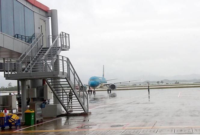 Bộ Công Thương đang rà soát vụ 'xe biển xanh đón người nhà Bộ trưởng' Vụ xe biển xanh đón người nhà Bộ trưởng, Bộ Công thương đang rà soát và sẽ xử lý nghiêm vi phạm