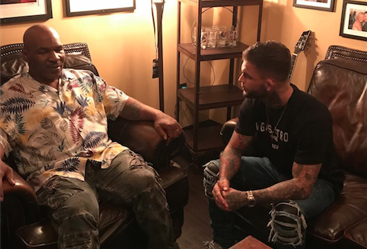 Mike Tyson làm 'quân sư' cho nhà vô địch UFC trước đại chiến Garbrandt trao đổi với huyền thoại boxing Mike Tyson, chuẩn bị cho đại chiến sắp tới
