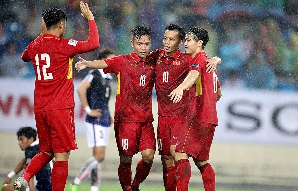 Đội tuyển Việt Nam vượt mặt Thái Lan trên BXH FIFA Đội tuyển Việt Nam vượt mặt Thái Lan trên BXH FIFA