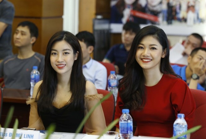 Hoa hậu Mỹ Linh, Á hậu Thanh Tú rạng rỡ tại họp báo Việt dã toàn quốc Hoa hậu Mỹ Linh, Á hậu Thanh Tú rạng rỡ tại họp báo Việt dã toàn quốc