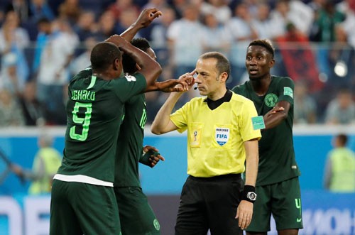 Trọng tài 'cướp' phạt đền của Nigeria, chuyên gia Việt lên tiếng Trọng tài 'cướp' phạt đền của Nigeria, chuyên gia Việt lên tiếng