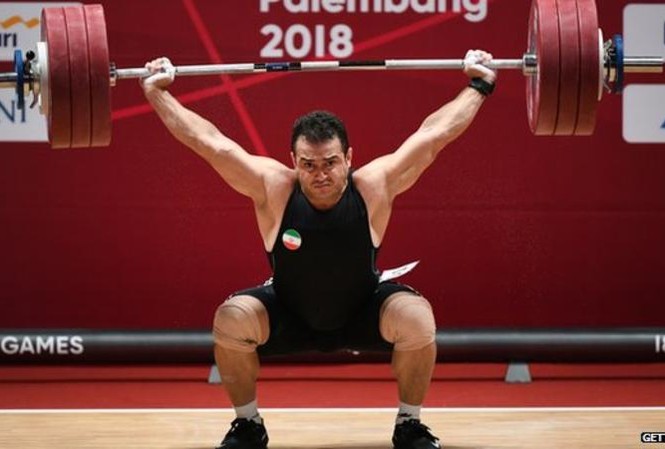 VĐV Iran phá kỷ lục cử tạ thế giới tồn tại gần hai thập kỷ VĐV Iran phá kỷ lục cử tạ thế giới tồn tại gần hai thập kỷ