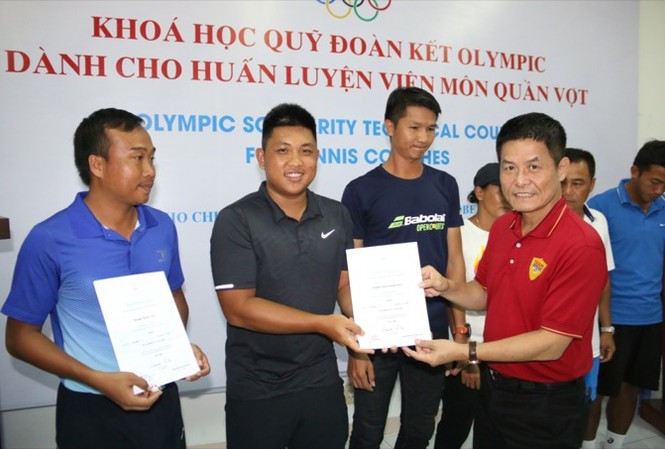 Dàn HLV quần vợt Việt Nam hoàn thành khoá học chuẩn quốc tế Dàn HLV quần vợt Việt Nam hoàn thành khoá học chuẩn quốc tế