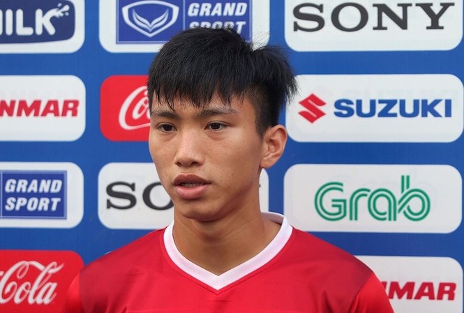 'Cổ động viên đội mưa mua vé, tuyển Việt Nam phải hết mình' 'Cổ động viên đội mưa mua vé, tuyển Việt Nam phải hết mình'