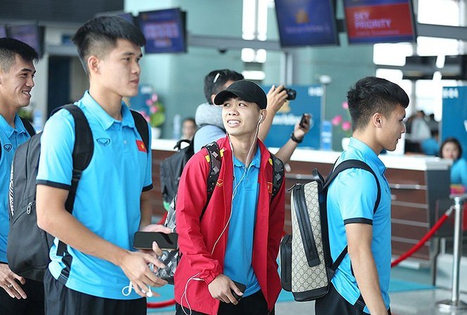Văn Toàn không cùng tuyển Việt Nam sang Philippines Tuyển Việt Nam lên đường sang Philippines
