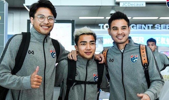 Đại chiến tuyển Việt Nam, HLV Thái Lan đặt kỳ vọng bộ ba J-League Bộ ba cầu thủ Thái Lan đang thi đấu giải J-League gồm Thitiphan Puangjan, Chanathip Songkrasin và Theerathon Bunmathan (từ trái qua)