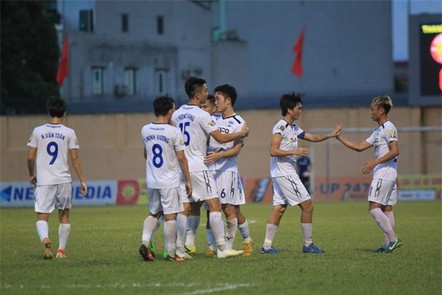 Xuân Trường lập cú đúp đá phạt, HAGL thắng nghẹt thở Thanh Hoá Niềm vui chiến thắng của các cầu thủ HAGL