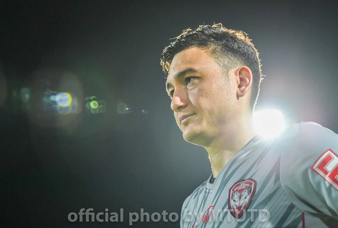Muangthong United gửi lời cảm ơn thủ môn Văn Lâm Muangthong United gửi lời cảm ơn thủ môn Văn Lâm