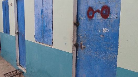 Người đàn ông gục trên vũng máu sau khi cãi nhau với vợ Căn phòng trọ nơi phát hiện anh Thành nằm trên vũng máu