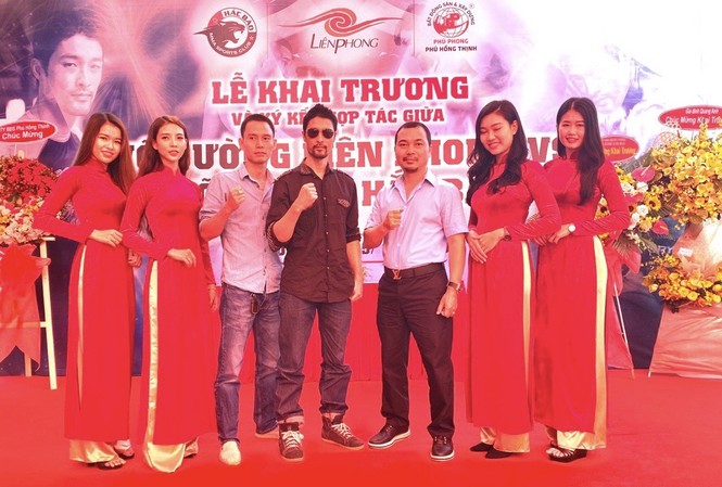 Johnny Trí Nguyễn tái xuất tại võ đường Hắc Báo MMA Club Johnny Trí Nguyễn tái xuất tại võ đường Hắc Báo MMA Club