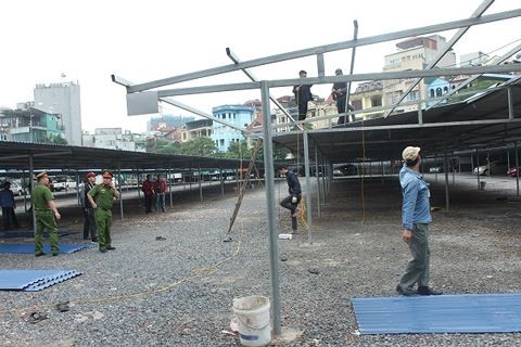 ‘San phẳng’ bãi xe có đối tượng dọa giết Phó trưởng công an quận Bãi xe bị giải toả. Ảnh: Linh Nhi