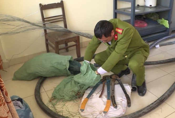 Bắt hai đối tượng trộm cắp tài sản tại Nhà máy nhiệt điện Thái Bình 2 Cơ quan công an thu hồi tang vật vụ án.