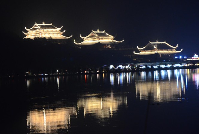 Chùa Tam Chúc lung linh về đêm dịp Đại lễ Vesak 2019 Quần thể chùa Tam Chúc lung linh về đêm. Ảnh: Minh Đức