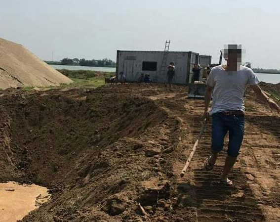 Khởi tố giám đốc doanh nghiệp dùng gậy đập dân trước mặt công an Đối tượng Nguyễn Xuân Vinh tại hiện trường. Ảnh: Thu Hằng.