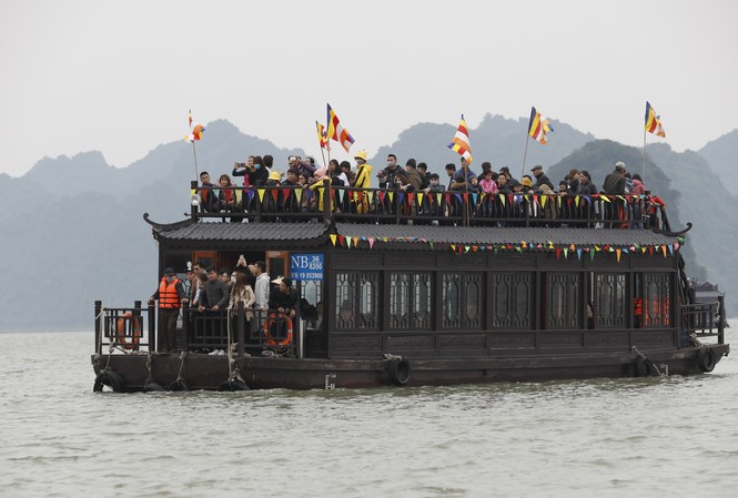 Du khách nườm nượp về chùa Tam Chúc du xuân Canh tý 2020 Du khách nườm nượp đổ về chùa Tam Chúc du xuân. Ảnh: H.A
