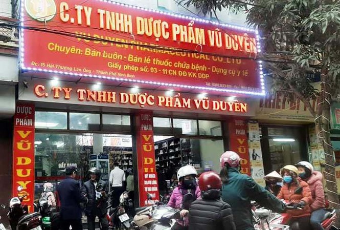 Xử lý công ty 'chặt chém' giá khẩu trang, yêu cầu hoàn tiền cho khách Cửa hàng tăng giá khẩu trang bị xử phạt.