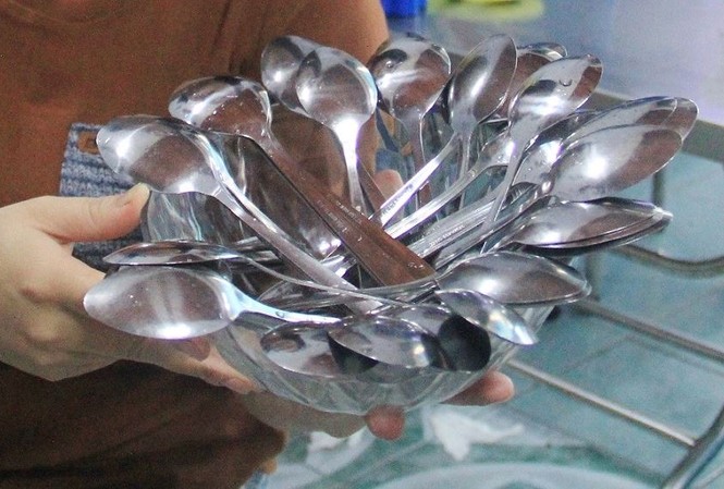 Đà Nẵng thay hơn 9000 chiếc thìa không rãnh cho quán ăn đường phố Đà Nẵng thay hơn 9000 chiếc thìa không rãnh cho quán ăn đường phố