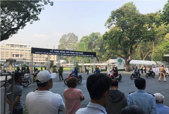 Hàng nghìn người đưa tiễn nguyên Thủ tướng Phan Văn Khải Hàng nghìn người đưa tiễn nguyên Thủ tướng Phan Văn Khải