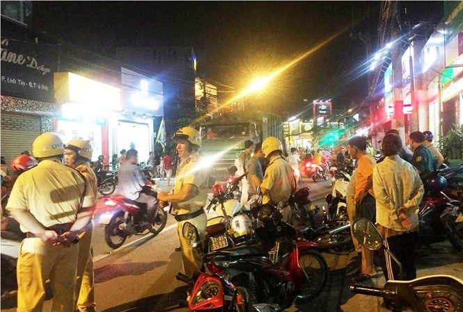 Đề xuất thưởng nóng nhóm thanh niên truy đuổi cướp ở Sài Gòn Lực lượng chức năng có mặt xử lý vụ việc