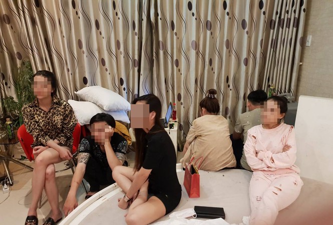 Nhóm thanh niên hùn tiền mua ma tuý về 'phê' tại khách sạn bị khởi tố Nhóm thanh niên tụ tập mua ma tuý về sử dụng tập thể.