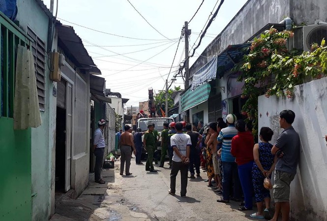 Nam công nhân bị mảng bê tông đè chết trong lúc dỡ nhà Khu vực xảy ra vụ việc.