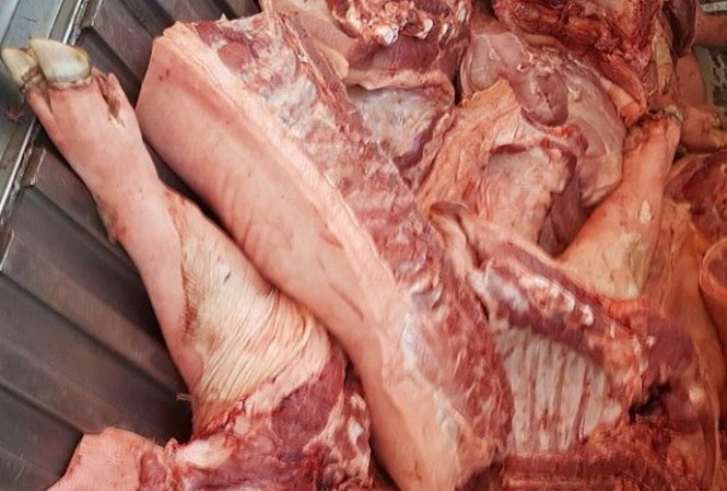 Phát hiện hơn 1 tấn thịt heo nghi mắc bệnh ở chợ đầu mối lớn nhất Sài Gòn Số thịt heo có biểu hiện bệnh lở mồm long móng bị phát hiện.