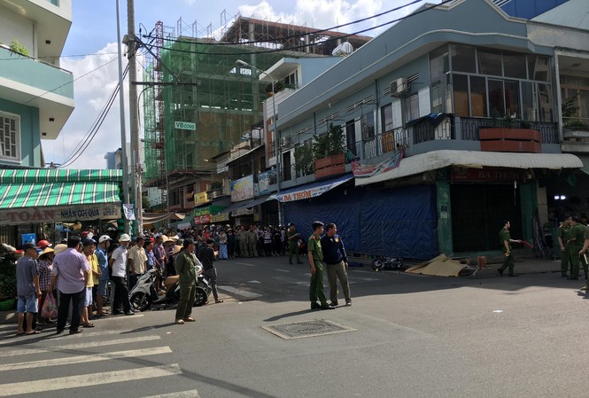 Truy bắt tài xế taxi gây tai nạn chết người rồi bỏ chạy Lực lượng chức năng điều tra vụ việc.