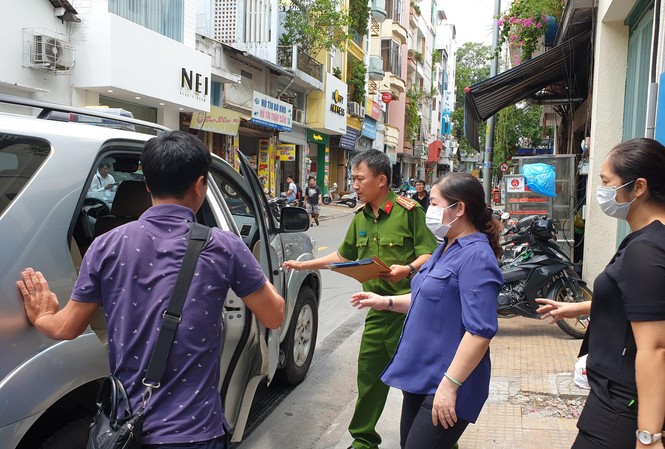 Bộ Công an khám xét công ty liên quan đến ông Lê Tấn Hùng Lực lượng chức năng khám xét và bắt hai lãnh đạo của công ty.