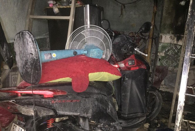 Châm lửa đốt phòng trọ vì cãi nhau với vợ “hờ” Nhiều tài sản trong phòng trọ hư hỏng.