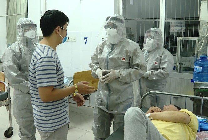 TPHCM căng mình chống dịch bệnh viêm phổi cấp dịp tết Nguyên đán Bệnh nhân bị nhiễm vi rút corona tại bệnh viện Chợ Rẫy.
