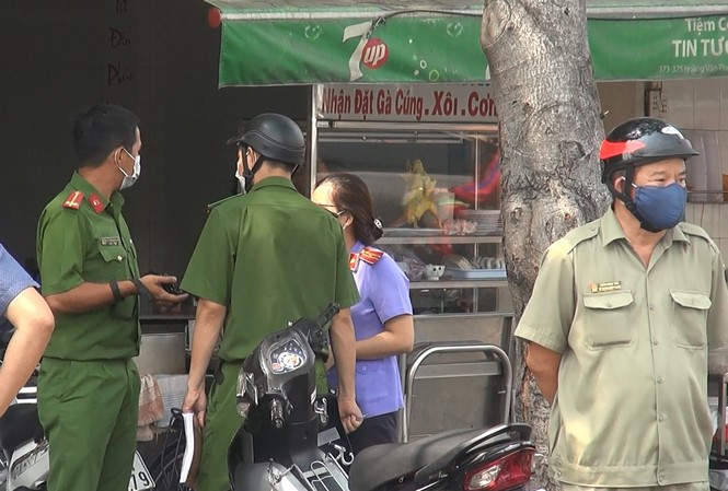 Mâu thuẫn vì bị chó cắn, nhân viên đánh con chủ quán cơm tử vong Lực lượng chức năng điều tra vụ việc.