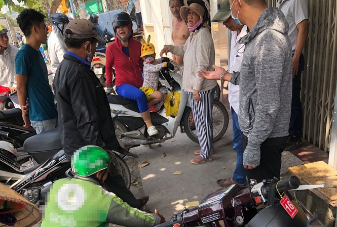 Bị cướp giật túi xách, người phụ nữ ngã xuống đường trọng thương Nạn nhân ngã xe trọng thương khi bị cướp.