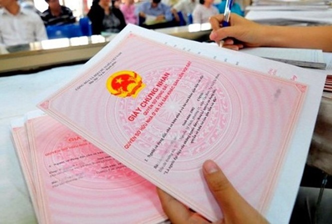 Từ 5/12, ‘sổ đỏ’ sẽ phải ghi đầy đủ tên các thành viên gia đình Từ 5/12, ‘sổ đỏ’ sẽ ghi đầy đủ tên các thành viên gia đình