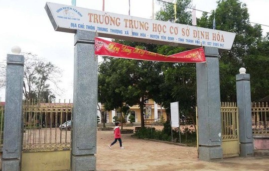 Công an vào cuộc vụ thầy giáo đánh học sinh rạn xương Trường THCS Định Hòa, nơi em Đỗ Lân Anh đang theo học. Ảnh: Người Lao động