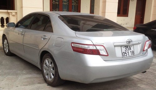 Phó công an huyện lái xe Camry tông chết cô giáo rồi bỏ chạy Chiếc Camry đang bị cảnh sát tạm giữ. Ảnh: Phương Vy/VnExpress