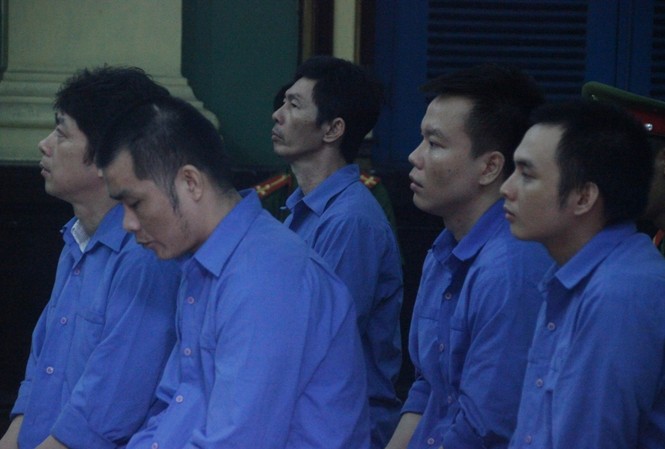 Vẫn chưa xét xử được ‘Tý điên’ và băng nhóm ‘làm loạn’ ở Bến xe Miền Đông Băng nhóm ‘Tý điên’ tại phiên tòa ngày 29/9. Ảnh: Tân Châu