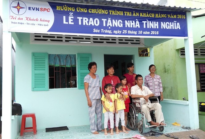 EVN SPC trao nhà tình nghĩa cho gia đình nghèo ở Sóc Trăng Tặng nhà tình nghĩa cho gia đình ông Cao Dách