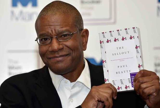 Nhà văn Mỹ đầu tiên giành giải Man Booker Tác giả Paul Beatty và cuốn sách "The Sellout".