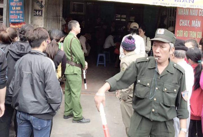 Thiếu nữ tử vong trong căn nhà khoá trái Bên ngoài ngôi nhà xảy ra vụ việc.