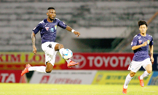 Tiền đạo Hà Nội lập kỷ lục ghi bàn ở V.League Hoàng Vũ Samson