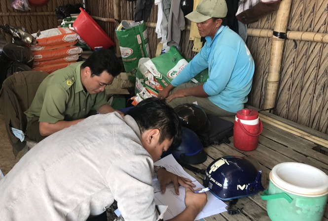 Một triệu con tôm nhà Phó Trưởng Ban tuyên giáo huyện ủy bị đầu độc? Một triệu con tôm nhà Phó Trưởng Ban tuyên giáo huyện ủy bị đầu độc?
