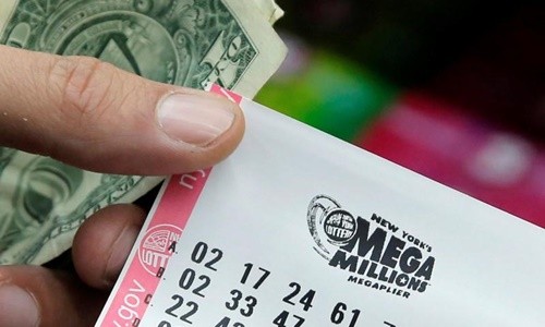 Giải xổ số độc đắc hơn nửa tỷ USD của Mỹ có chủ Một tấm vé số Mega Millions. Ảnh: Reuters.