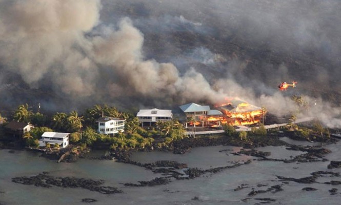 Dòng sông nham thạch ở Hawaii “nuốt chửng” 600 căn nhà Nhà cửa trên đảo Hawaii bị dòng nham thạch núi lửa phá hủy ngày 5/6 - Ảnh: Reuters.