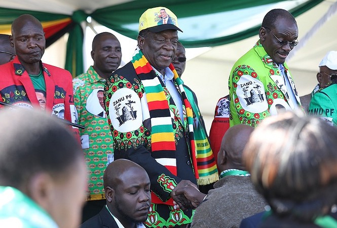 Khoảnh khắc Tổng thống Mnangagwa bị tấn công, nghi ám sát Tổng thống Zimbabwe – ông Emmerson Mnangagwa. Ảnh: Tass